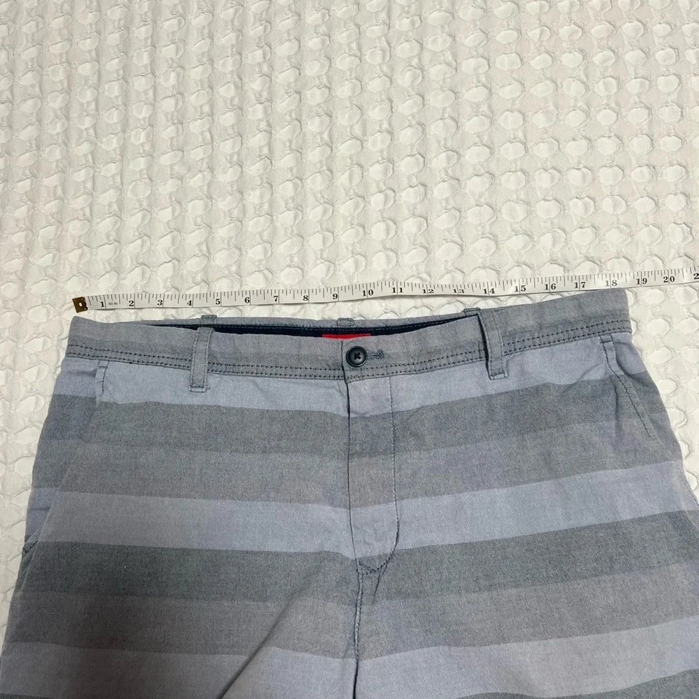 IZOD Men's Striped Shorts